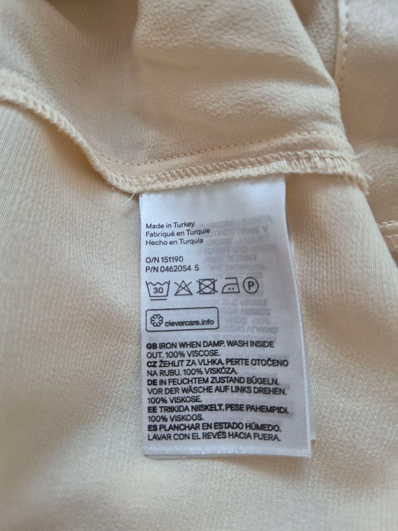 H&M crèmekleurige satijnlook blouse met knoopjes 36 S  – photo 12